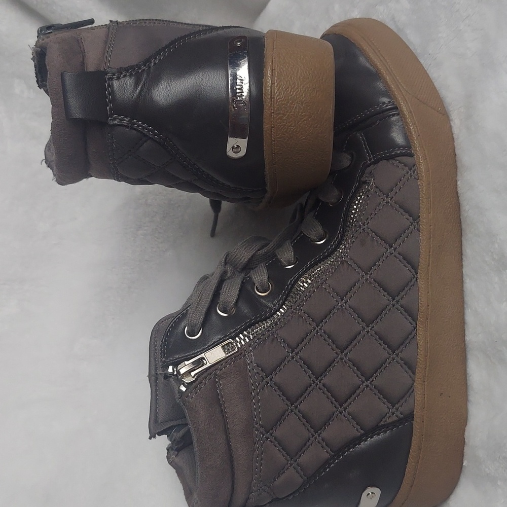 JUICY COUTURE Size 8 Quilted high top in Vareen grey